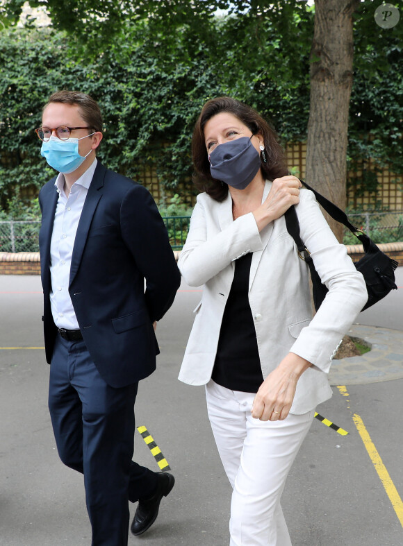 Une remise au point qui va lui faire du bien. 
Agnès Buzyn, candidate LREM à la mairie de Paris a voté pour le second tour des éléctions municipales à l'école élémentaire de la rue Saint Jacques dans le 5ème arrondissement de Paris, le 28 Juin 2020. © Dominique Jacovides/Bestimage