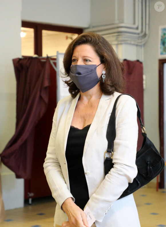 Agnès Buzyn, candidate LREM à la mairie de Paris a voté pour le second tour des éléctions municipales à l'école élémentaire de la rue Saint Jacques dans le 5ème arrondissement de Paris, le 28 Juin 2020. © Dominique Jacovides/Bestimage