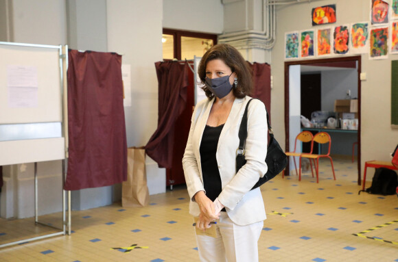 Agnès Buzyn, candidate LREM à la mairie de Paris a voté pour le second tour des éléctions municipales à l'école élémentaire de la rue Saint Jacques dans le 5ème arrondissement de Paris, le 28 Juin 2020. © Dominique Jacovides/Bestimage