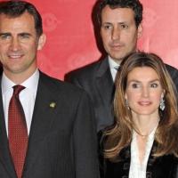 Letizia d'Espagne : En total look noir, elle éclipse son époux Felipe !