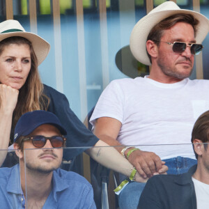 Benjamin Castaldi et sa femme Aurore Aleman en tribunes lors des Internationaux de France de tennis de Roland Garros 2023, à Paris, France, le 9 juin 2023. © Jacovides-Moreau/Bestimage