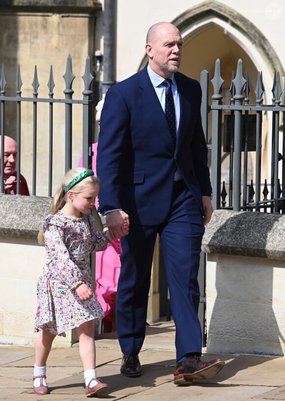 Mike Tindall et sa fille Lena - La famille royale du Royaume Uni quitte la chapelle Saint George après la messe de Pâques au château de Windsor le 9 avril 2023. 