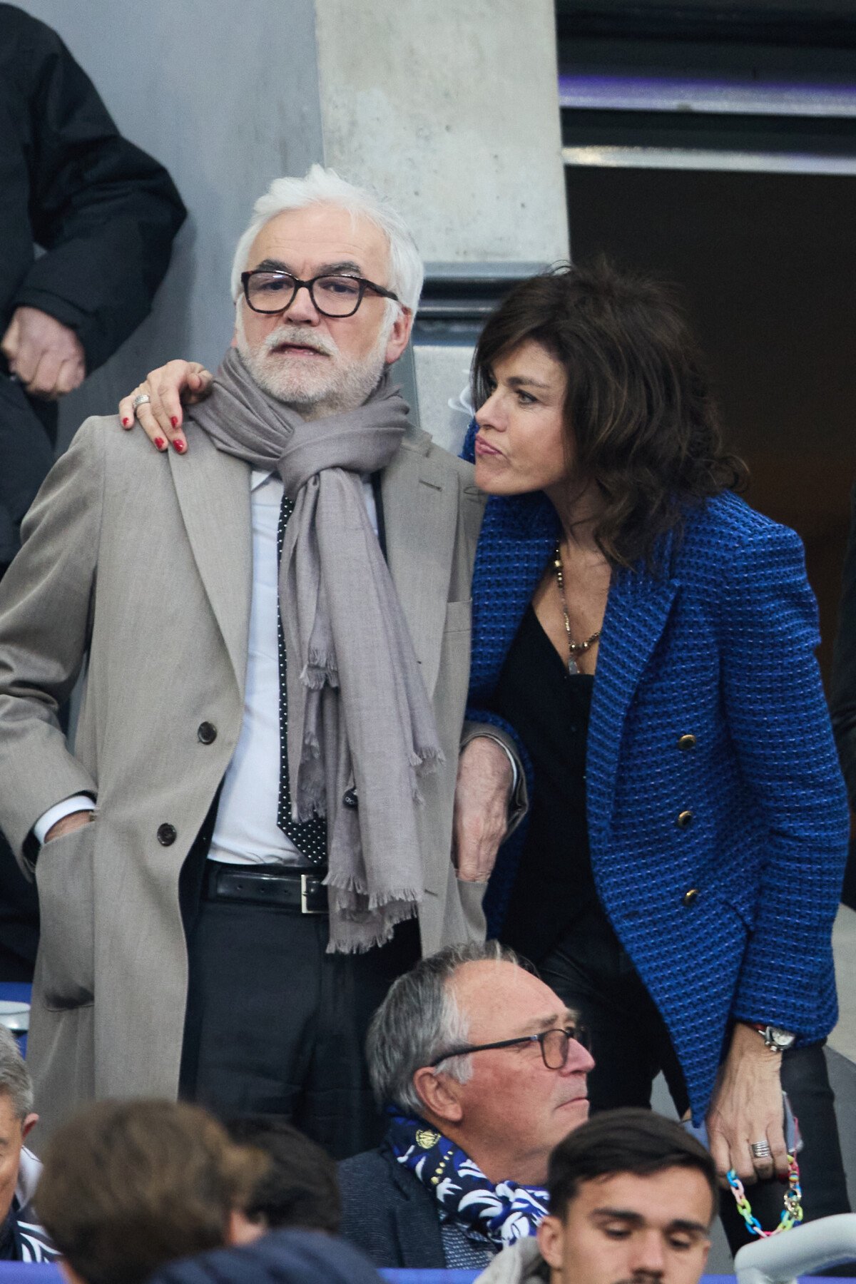Photo : Pascal Praud et sa compagne Catherine dans les tribunes du match de  football de la Coupe de France "Nantes vs Toulouse" au Stade de France à  Paris. Le 29 avril