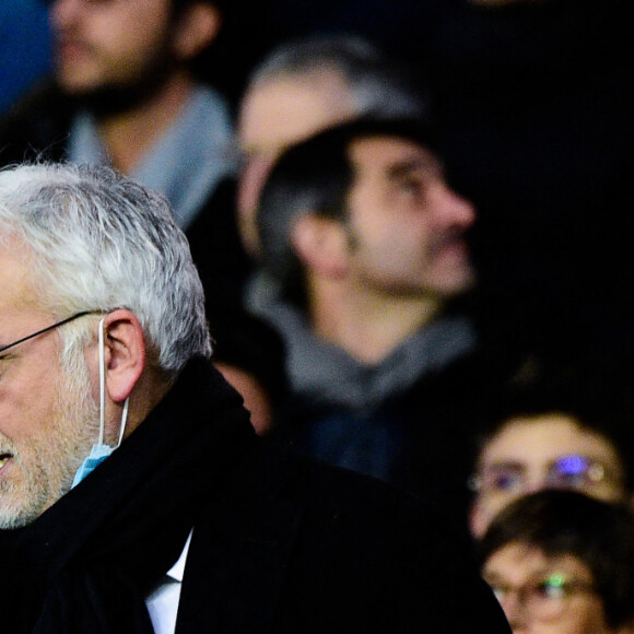 Pascal Praud dans les tribunes lors du match de Ligue 1 Uber Eats "PSG - Nantes(3-1)" au stade du Parc des Princes à Paris, le 20 novembre 2021.