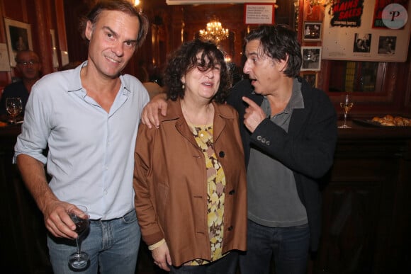 Charlotte Gainsbourg n'était pas présente à la soirée
Sébastien Thiery (Auteur de la pièce), Noémie Lvovsky et Yvan Attal - Cocktail à la suite de la Générale de la Pièce " Vidéo Club " au Théâtre Antoine à Paris. Le 27 Septembre 2023. © Bertrand Rindoff / Bestimage 