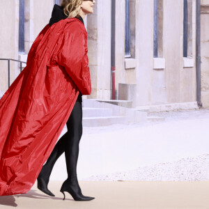 Isabelle Huppert - Les arrivées du défilé BALENCIAGA au dôme des Invalides à Paris dimanche 1er septembre 2023 lors de la Paris Fashion Week, saison printemps-été 2024. 