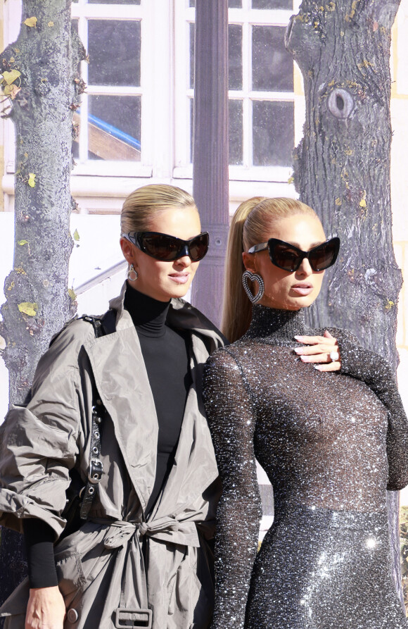 Nicky Hilton, Paris Hilton Les arrivées du défilé BALENCIAGA au dôme des Invalides à Paris dimanche 1er septembre 2023 lors de la Paris Fashion Week, saison printemps-été 2024. 