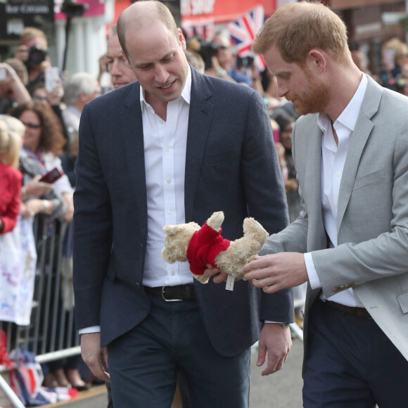 Le prince William, duc de Cambridge et le prince Harry arrivent au château de Windsor à la veille du Mariage Royal du prince Harry et de Meghan Markle le 18 mai 2018. 