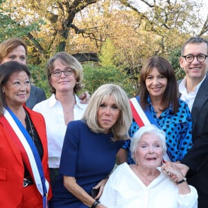 Patrick Ollier, Jean-Luc Romero, Anne Le Nen, Claude Chirac, Brigitte Macron, Line Renaud, Anne Hidalgo, maire de Paris, Dany Boon, Muriel Robin, Dominique Besnehard lors de l'inauguration du jardin des ambassadeurs Line Renaud à Paris le 2 octobre 2023. © Coadic Guirec / Bestimage 