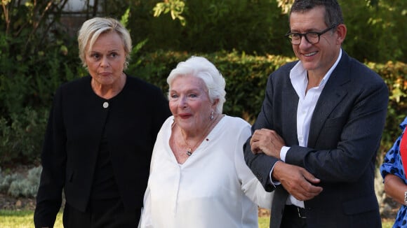 Line Renaud : Très émue et entourée de ses "enfants de coeur", touchante surprise de Brigitte Macron