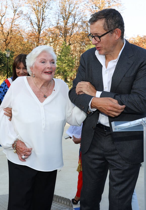 Line Renaud et Dany Boon lors de l'inauguration du jardin des ambassadeurs Line Renaud à Paris le 2 octobre 2023. © Coadic Guirec / Bestimage 