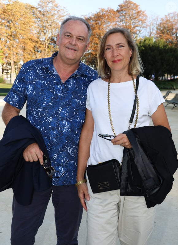 Christian Carion (Réalisateur) et sa femme lors de l'inauguration du jardin des ambassadeurs Line Renaud à Paris le 2 octobre 2023. © Coadic Guirec / Bestimage 