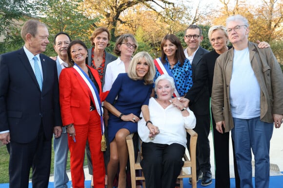 Patrick Ollier, Jean-Luc Romero, Jeanne d'Hauteserre, Anne Le Nen, Claude Chirac, Brigitte Macron, Line Renaud, Anne Hidalgo, maire de Paris, Dany Boon, Muriel Robin, Dominique Besnehard lors de l'inauguration du jardin des ambassadeurs Line Renaud à Paris le 2 octobre 2023. © Coadic Guirec / Bestimage  Inauguration of the Line Renaud ambassador garden in Paris on october 2nd 2023 