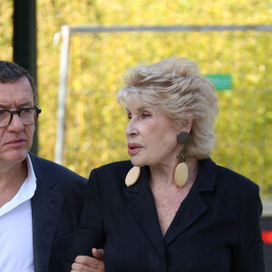 Dany Boon et Nicole Sonneville lors de l'inauguration du jardin des ambassadeurs Line Renaud à Paris le 2 octobre 2023. © Coadic Guirec / Bestimage 