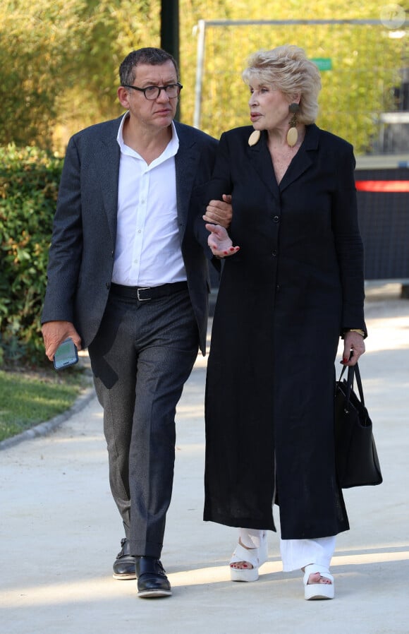 Dany Boon et Nicole Sonneville lors de l'inauguration du jardin des ambassadeurs Line Renaud à Paris le 2 octobre 2023. © Coadic Guirec / Bestimage 