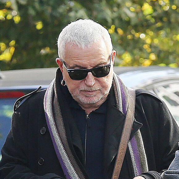 Bernard Lavilliers quitte les studios de Radio France à Paris, France, le 24 novembre 2021. © Panoramic/Bestimage