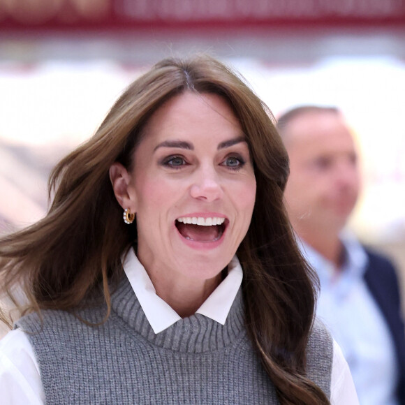 Catherine (Kate) Middleton, princesse de Galles, lors d'une visite au centre communautaire Vsi Razom dans le centre commercial Lexicon à Bracknell, Royaume Uni, le 4 octobre 2023. 