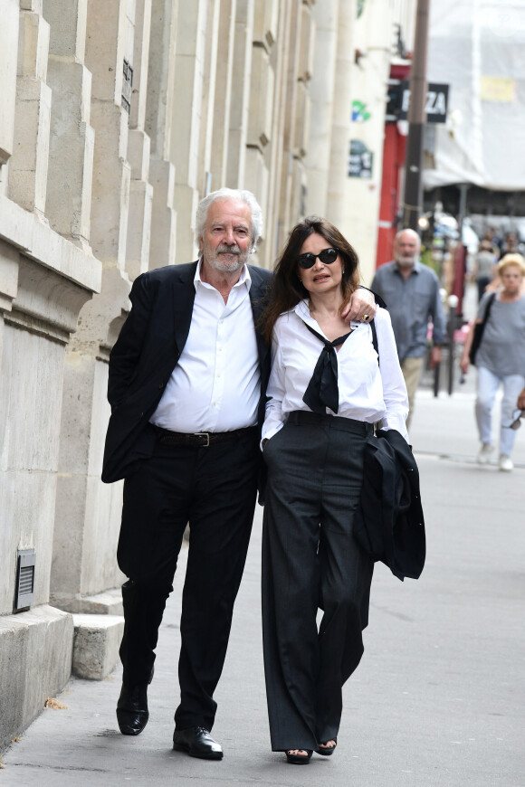 Pierre Arditi et Evelyne Bouix - Mariage de Claude Lelouch à la mairie du 18ème à Paris. Le 17 juin 2023