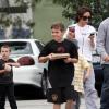 Victoria Beckham et ses trois fils à L.A., le 5 mars 2010
