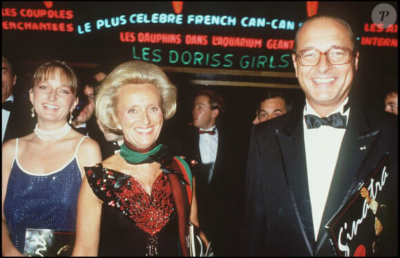 Pourtant elle a tenu... et avait même pour elles une petite pointe d'humour.
Jacques Chirac et Bernadette Chirac, accompagnés de leur fille Claude, à une soirée à paris.