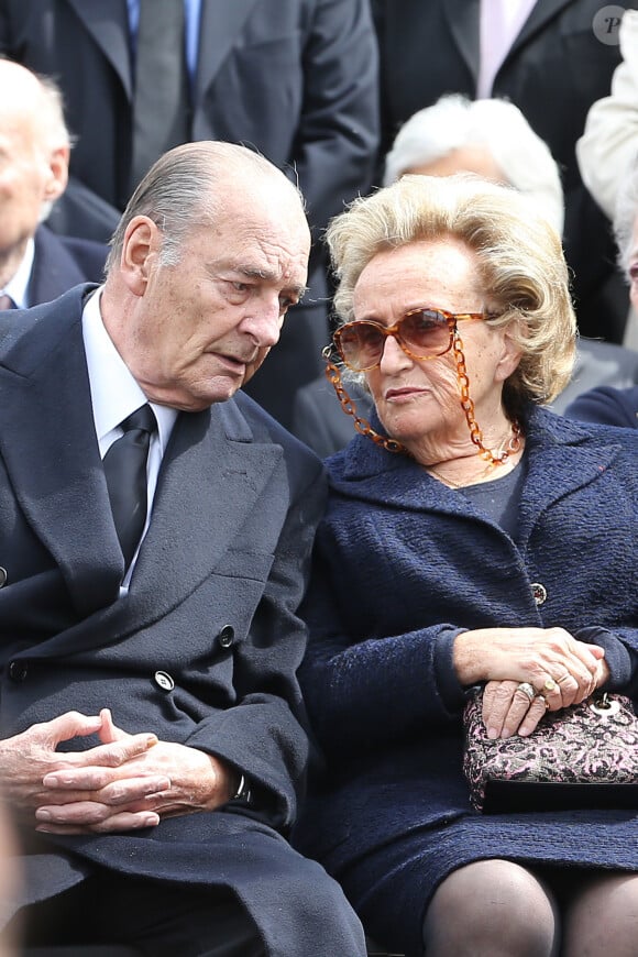 Réputé homme à femme, Jacques Chirac l'avait en effet trompé de nombreuses fois.
Jacques et Bernadette Chirac - Obseques de Antoine Veil au cimetiere du Montparnasse a Paris. Le 15 avril 2013  