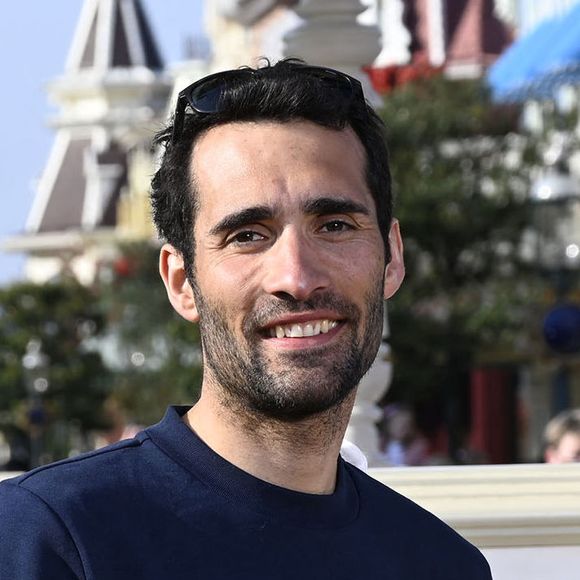 Une belle journée pour Martin Fourcade et sa famille, qui profitent jusqu'au bout des beaux jours.
Martin Fourcade - People au 30ème anniversaire du parc d'attractions Disneyland Paris à Marne-la-Vallée le 5 mars 2022. © Disney via Bestimage