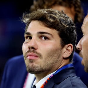 Antoine Dupont autorisé à rejouer !
Antoine Dupont - Femmes de joueurs et joies à l'issue du match de Coupe du monde de rugby entre la France et l'Italie (60-7) à Lyon. © Cyril Moreau-Dominique Jacovides/Bestimage