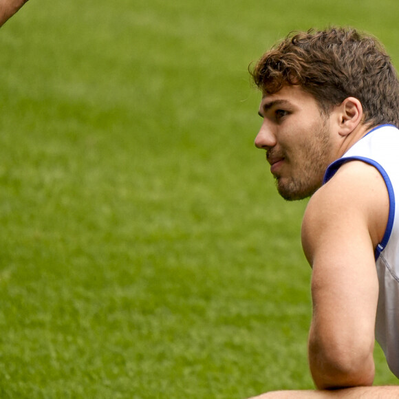 Antoine Dupont lors d'une séance d'entraînement au stade OL de Decines-Charpieu, près de Lyon, dans le sud-est de la France, le 4 octobre 2023, lors de la Coupe du monde de rugby en France 2023.