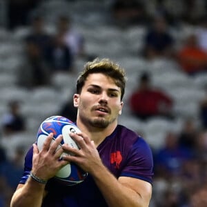 Une bonne nouvelle pour le joueur, dont la convalescence se passe bien après sa fracture à la mâchoire
Antoine Dupont ( - France ) - - Coupe du Monde de Rugby France 2023 du match de Poule A entre la France et l'Uruguay (27-12) au stade Pierre-Mauroy à Lille le 14 septembre 2023.