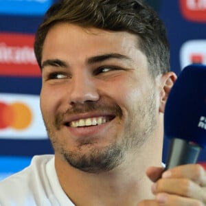 Le rugbyman peut reprendre "dès ce jour les entraînements" avec les Bleus
Antoine Dupont ( 9 - France ) - Conférence de presse de l'équipe de France de Rugby à Paris le 6 septembre 2023. © Federico Pestellini / Panoramic / Bestimage