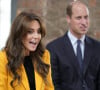 Le prince William et Kate Middleton ont marqué le coup pour la Journée mondiale de la santé mentale.
Le prince William et Kate Middleton - Visite à Factory Works à Birmingham pour marquer la Journée mondiale de la santé mentale.