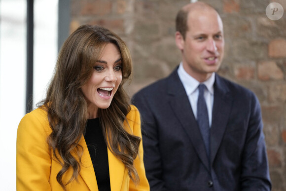 Le prince William et Kate Middleton ont marqué le coup pour la Journée mondiale de la santé mentale.
Le prince William et Kate Middleton - Visite à Factory Works à Birmingham pour marquer la Journée mondiale de la santé mentale.