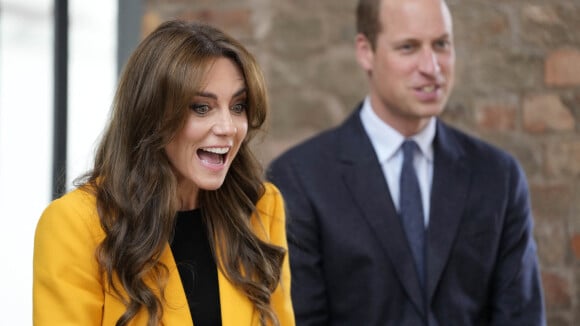 PHOTOS Kate Middleton : Veste jaune vif et boucles d'oreille très spéciales, une tenue symbolique pour la princesse