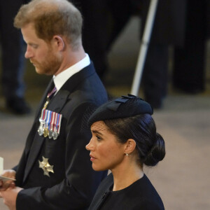 Le communiqué du prince Harry et de Meghan Markle n'a pas traîné.
Le prince Harry, duc de Sussex, Meghan Markle, duchesse de Sussex - Intérieur - Procession cérémonielle du cercueil de la reine Elisabeth II du palais de Buckingham à Westminster Hall à Londres. Le 14 septembre 2022 