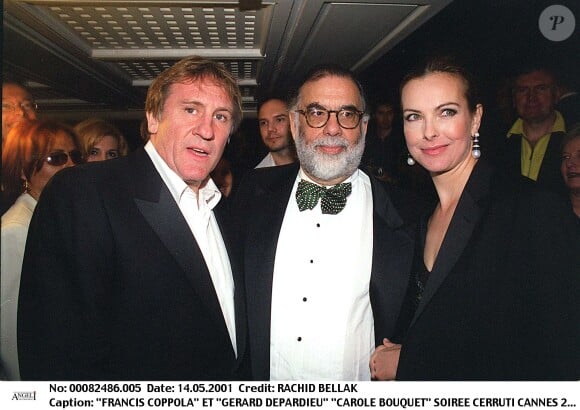 Mais auparavant, elle avait partagé une belle relation avec Gérard Depardieu.
Francis Ford Coppola, Carole Bouquet et Gérard Depardieu - Soirée Cerruti à Cannes en 2001