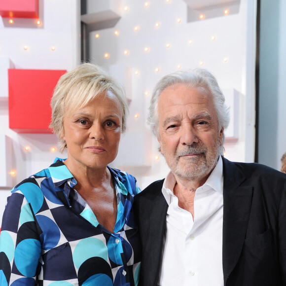 Info du 27 septembre - Le comédien Pierre Arditi s'est effondré sur la scène du théâtre Edouard VII à Paris où il joue la pièce "Lapin" au côté de Muriel Robin - Exclusif - Muriel Robin et Pierre Arditi - Enregistrement de l'émission "Vivement dimanche" au studio Gabriel, présentée par M.Drucker, diffusée sur France 3 le 17 septembre 2023. © Guillaume Gaffiot / Bestimage 
