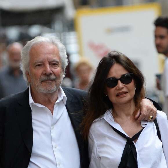 Pierre Arditi et Evelyne Bouix - Mariage de Claude Lelouch à la mairie du 18ème à Paris. Le 17 juin 2023