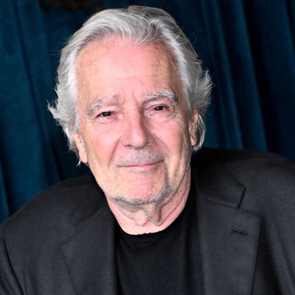 Info du 27 septembre - Le comédien Pierre Arditi s'est effondré sur la scène du théâtre Edouard VII à Paris où il joue la pièce "Lapin" au côté de Muriel Robin - Pierre Arditi au photocall du film "Maestro(s)" à l'hôtel Negresco lors de la 4ème édition du festival Cinéroman à Nice le 9 octobre 2022. © Bruno Bebert / Bestimage 