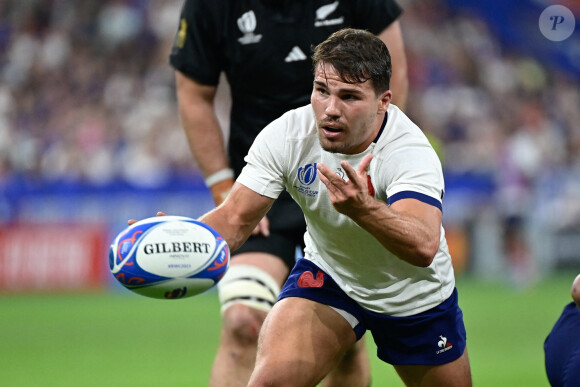 Antoine Dupont ( 9 - France ) - - Match d'ouverture de la coupe du monde de Rugby : La France l'emporte 27 à 13 face à la Nouvelle Zélande (All Blacks) au Stade de France à Saint-Denis le 8 septembre 2023. © Federico Pestellini / Panoramic / Bestimage