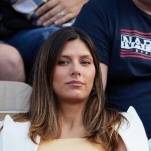 Camille Cerf (Miss France 2015), enceinte et son compagnon Théo Fleury dans les tribunes lors des Internationaux de France de Tennis de Roland Garros 2023. Paris, le 7 juin 2023. © Jacovides-Moreau / Bestimage