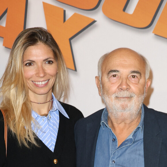 Il était donc de la partie ce soir-là. L'acteur de 71 ans, ex-membre de la troupe du Splendid, nage dans le bonheur depuis qu'il a trouvé l'amour dans les bras de Patricia Campi.
Gérard Jugnot et sa femme Patricia Campi - Première du film "3 jours max" au Grand Rex à Paris le 16 octobre 2023. © Coadic Guirec/Bestimage