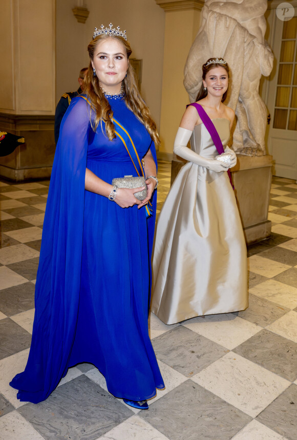 Les deux héritères néerlandaise et belge avaient fait le déplacement en solo ! 
Catharina-Amalia des Pays-Bas, Elisabeth de Belgique - Banquet royal organisé pour les 18 ans du prince héritier Christian de Danemark, Copenhague, 15 octobre 2023.