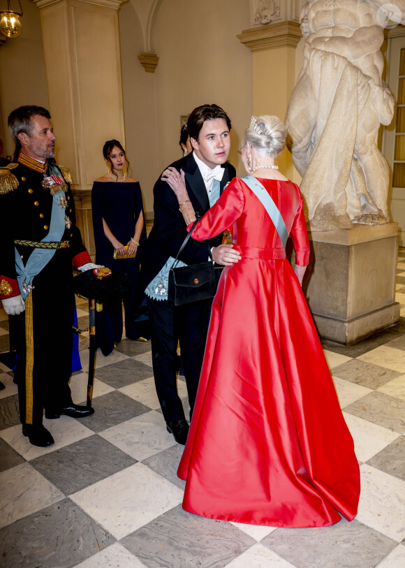 Ses parents, le prince Frederik et la princesse Marie, et sa grand-mère la reine Margrethe II avaient vu les choses en grand. 
Christian et Margrethe de Danemark - Banquet royal organisé pour les 18 ans du prince héritier Christian de Danemark, Copenhague, 15 octobre 2023.