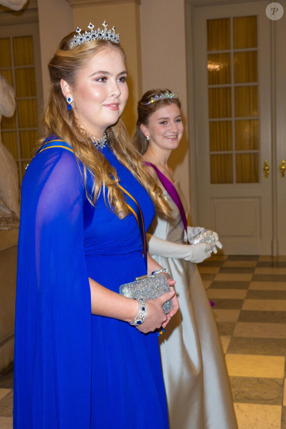 Catharina-Amalia et Elisabeth de Belgique - Banquet royal organisé pour les 18 ans du prince héritier Christian de Danemark, Copenhague, 15 octobre 2023.