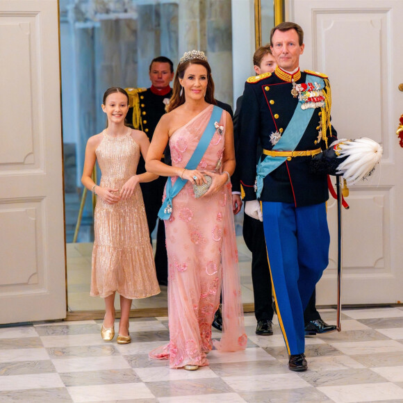 Joachim et Marie de Danemark avec leurs enfants - Banquet royal organisé pour les 18 ans du prince héritier Christian de Danemark, Copenhague, 15 octobre 2023.