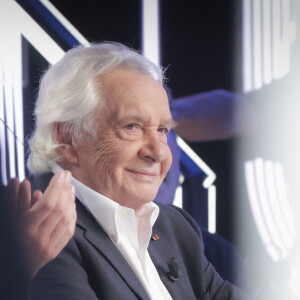 Exclusif - Michel Sardou sur le plateau de l'émission Touche pas à mon poste (TPMP) présentée en direct par C.Hanouna et diffusée sur C8 le 29 août 2022. © Jack Tribeca / Bestimage 