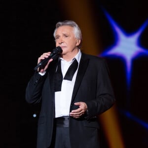 Exclusif - Michel Sardou en concert au Zenith de Strasbourg lors de la tournée "La dernière danse" le 13 octobre 2017. © Alain Rolland / Imagebuzz / Bestimage 