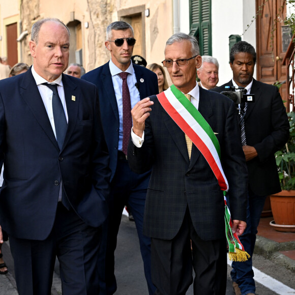 Le prince Albert II de Monaco en visite à Olivetta San Michele en Italie, le 9 octobre 2023, dans le cadre de ses déplacements dans les territoires liés historiquement à la famille princière.  © BrunoBebert/Bestimage 