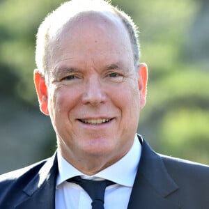 Le prince Albert II de Monaco en visite à Piène-Haute, village appartenant à la commune de Breil-sur-Roya, dans les Alpes-Maritimes, le 9 octobre 2023, dans le cadre de ses déplacements dans les territoires liés historiquement à la famille princière. Il a été acueilli par le maire de Breil, Sébastien Olharan, d'élus municipaux et régionaux et la population. © Bruno Bebert/Bestimage 