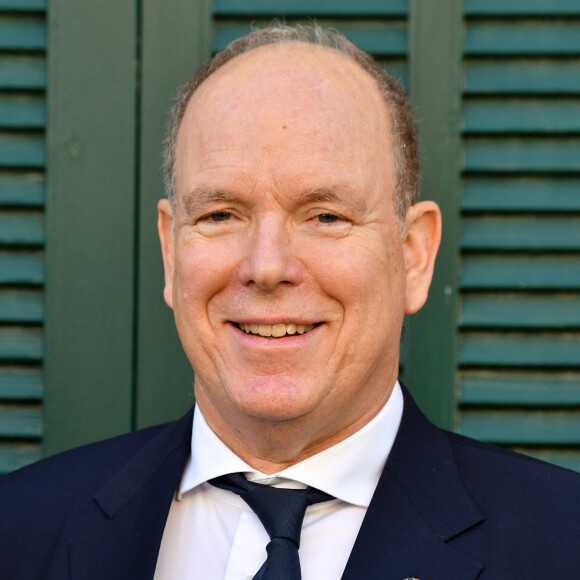 Pour une fois, c'est à la politique que cela faisait référence.
Le prince Albert II de Monaco en visite à Piène-Haute, village appartenant à la commune de Breil-sur-Roya, dans les Alpes-Maritimes, le 9 octobre 2023, dans le cadre de ses déplacements dans les territoires liés historiquement à la famille princière. Il a été acueilli par le maire de Breil, Sébastien Olharan, d'élus municipaux et régionaux et la population. © Bruno Bebert/Bestimage 